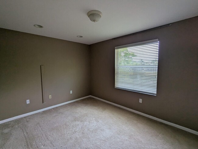 Building Photo - 9015 Alexandra Cir