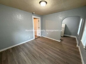 Building Photo - 8209 1/2 N 12th St. Tampa FL 33604