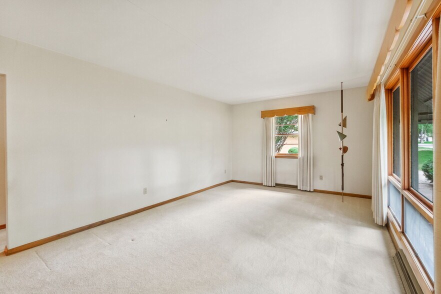 Building Photo - 1238 S Hill Dr