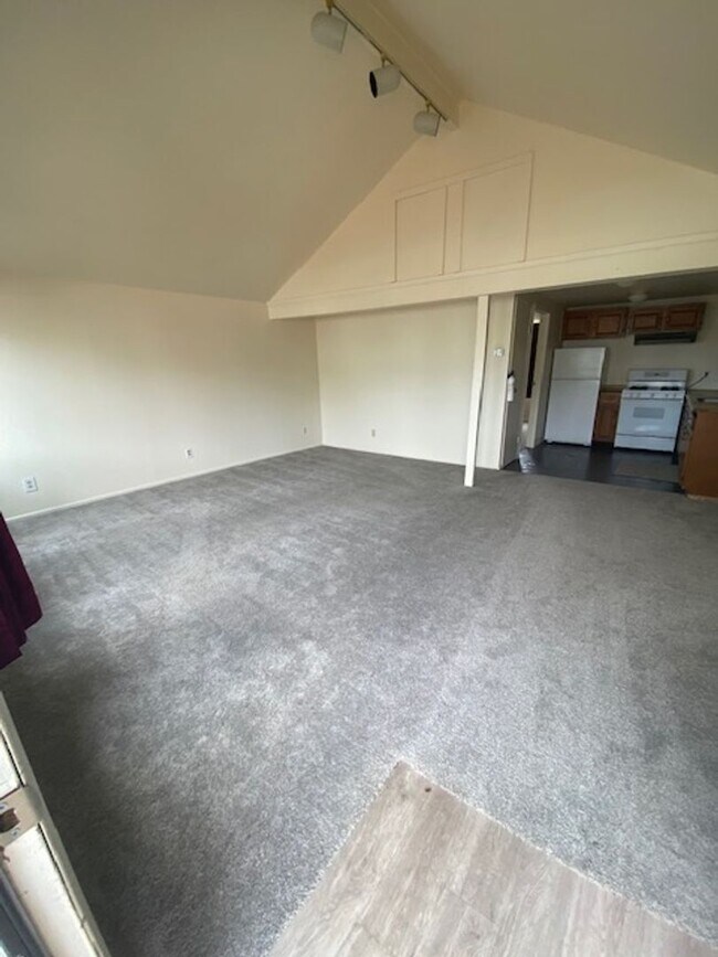 Building Photo - Downtown Seaside-Charming 1bd/1ba