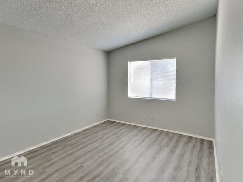 Building Photo - 1221 S Christy Ln