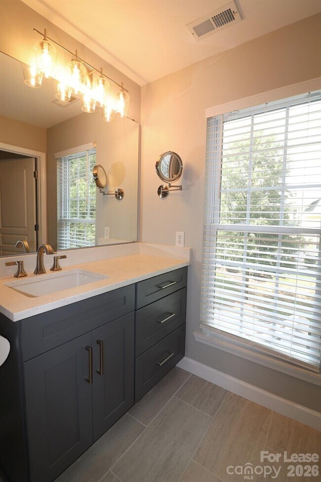 Building Photo - 564 6th Baxter Crossing