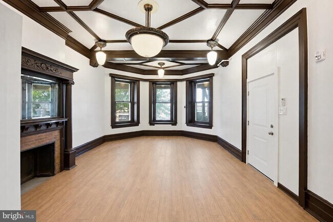 Building Photo - 6012 Ridge Ave