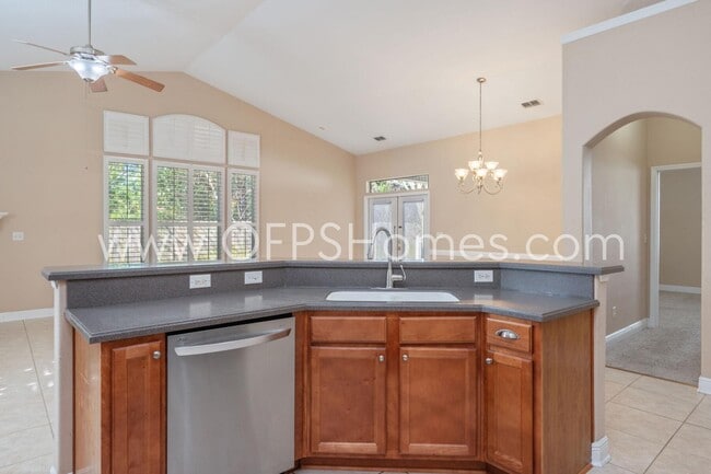 Building Photo - 1558 Venice Ave