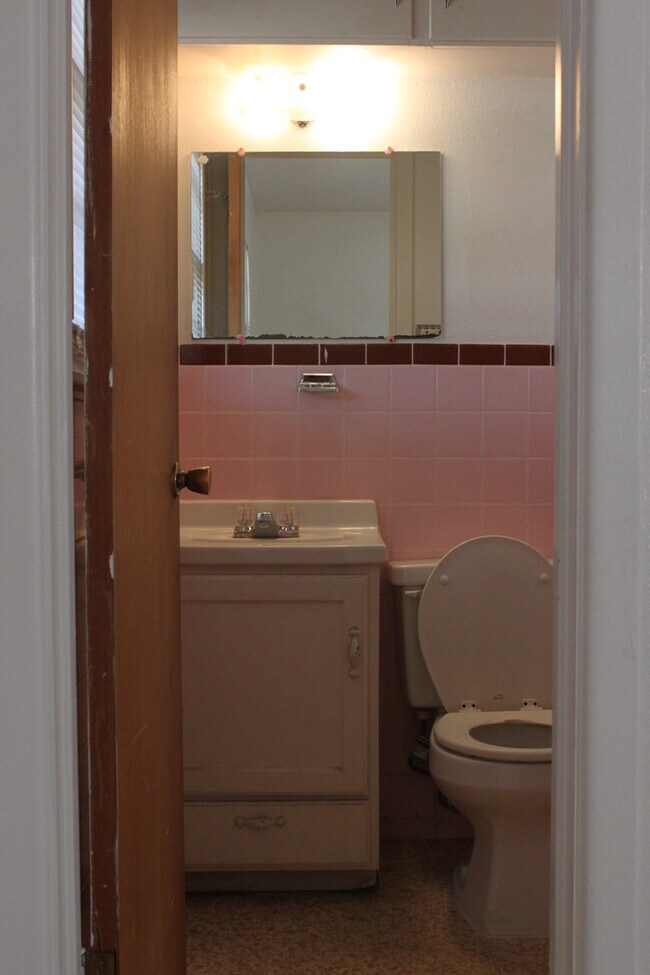 Building Photo - Updated 4 Bedrooms/2 Full Baths /2 Living Areas/2-car Garage