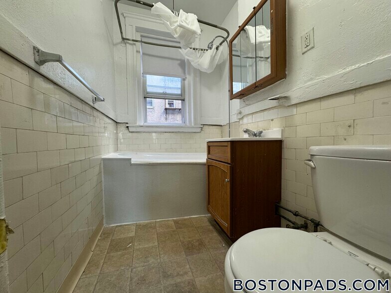 Building Photo - 1175 Boylston St