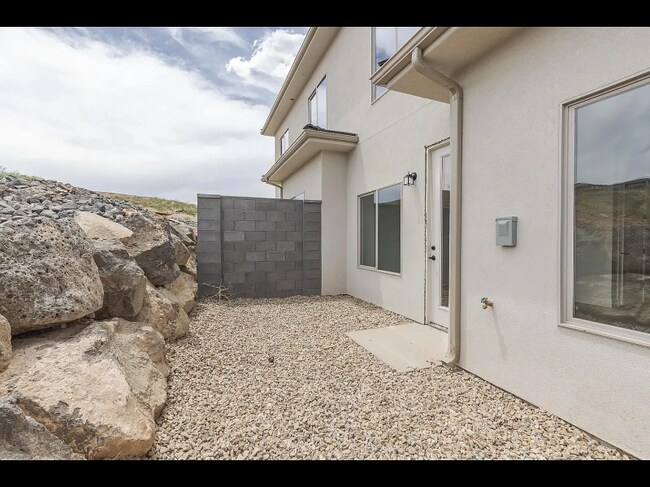 Building Photo - 296 S 1930 W