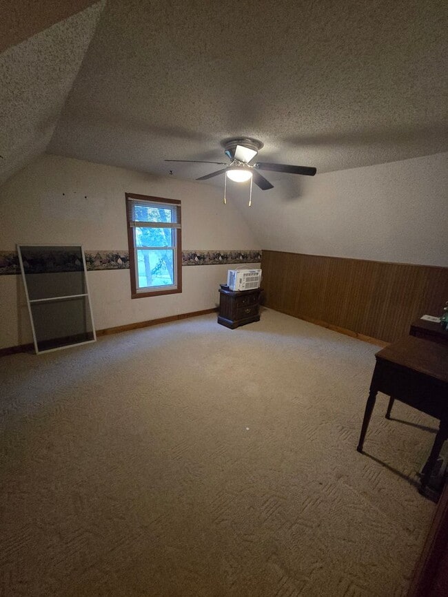 Building Photo - Country Farmhouse 6 miles from town, chicken coop, storage shed and run-in shed