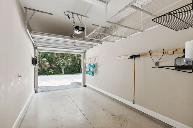 Building Photo - 95282 Summerwoods Cir