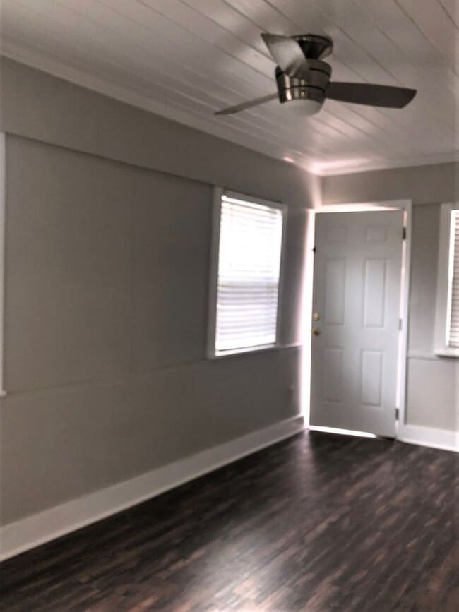 Building Photo - Historic Sanford Second Floor 1BR/1BA Apar...
