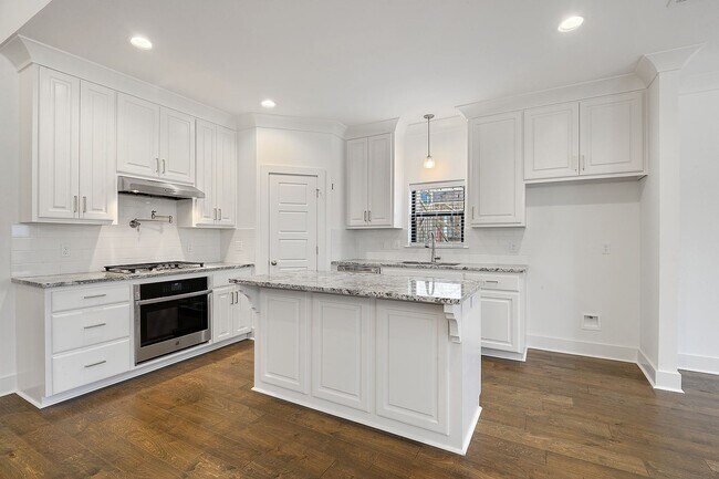 Building Photo - Beautiful 3 bedroom 2 bath home