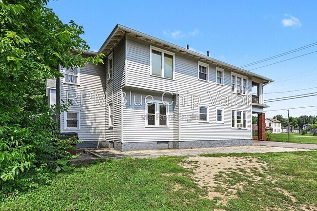 Building Photo - 1832 Woodlawn Ave