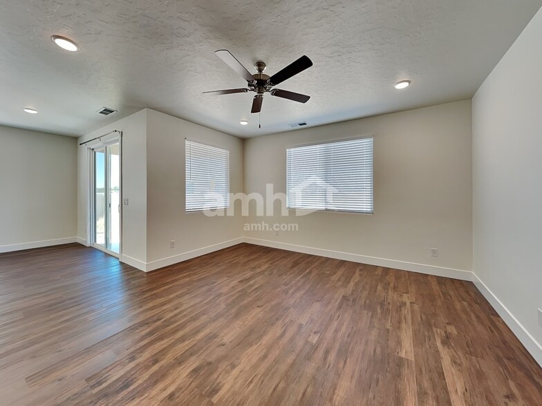 Building Photo - 9376 W Dove Creek St