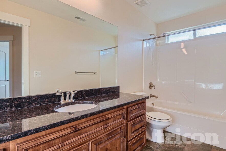 Building Photo - 787 Shavey Ln