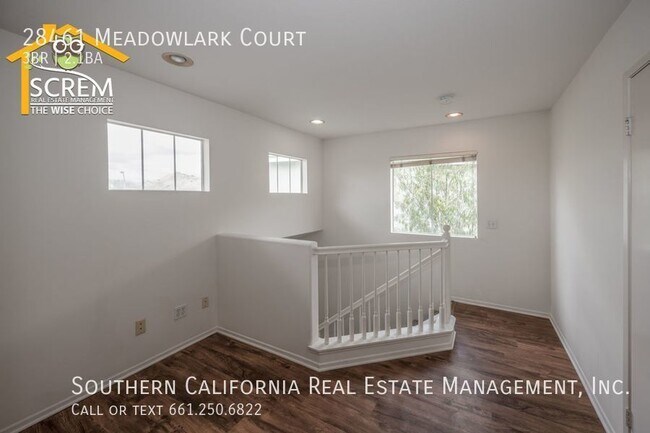 Building Photo - Three Bedroom Mayfair Home in Valencia