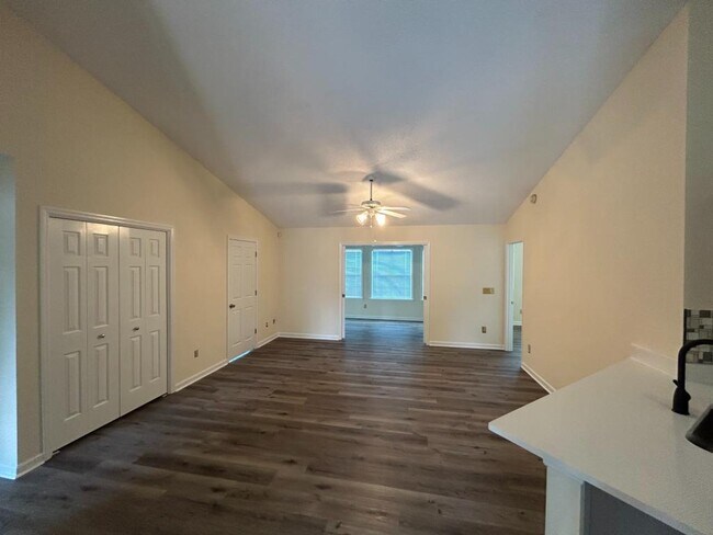 Building Photo - 1201 Formby Ct