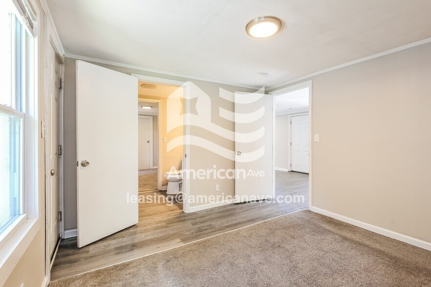 Building Photo - 17 Carter St