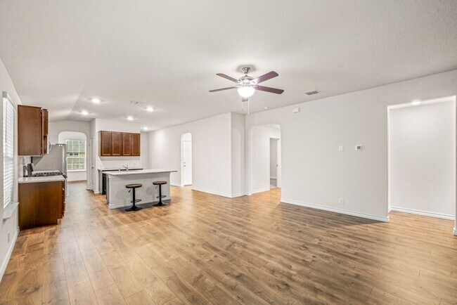 Building Photo - RED BIRD RANCH 3 BED 2 BATH  SINGLE STORY ...