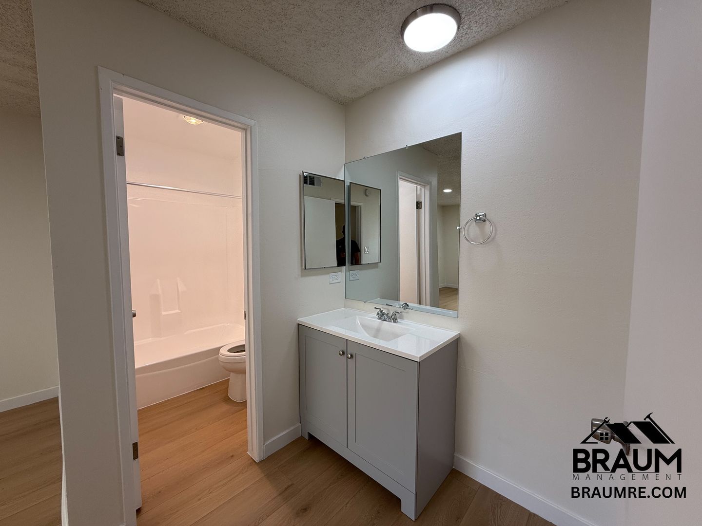 Building Photo - 5461 Kester Ave