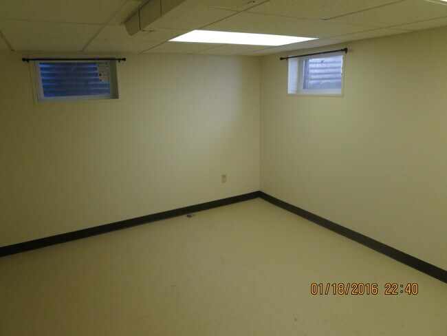Building Photo - Fully Renovated 3BR/2BA Home in Sought-Aft...