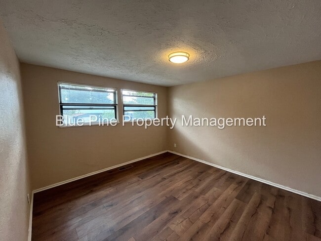 Building Photo - 1080 Halsey St