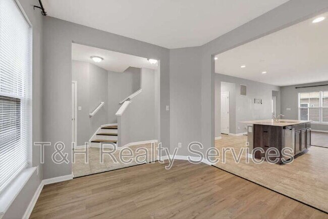 Building Photo - 156 Haugh St