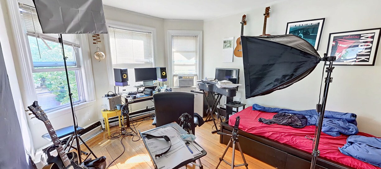 Building Photo - 785 Washington St