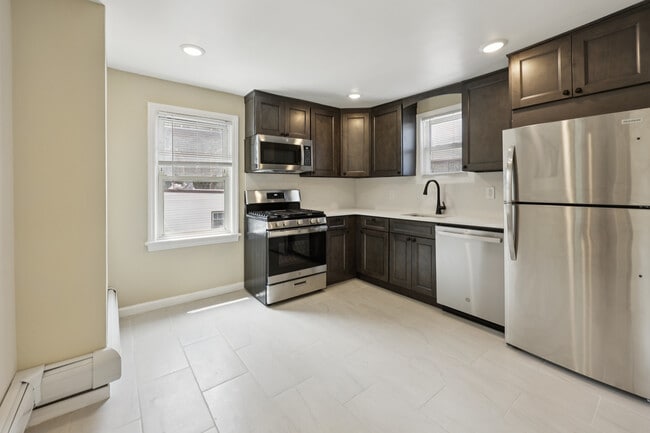 Primary Photo - 325 7th St