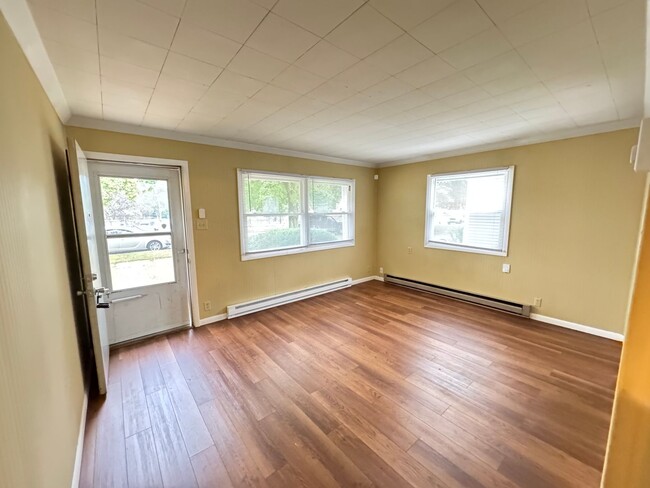 Building Photo - 3 Bed, 1 Bath in South Bend IN. ACCEPTING ...