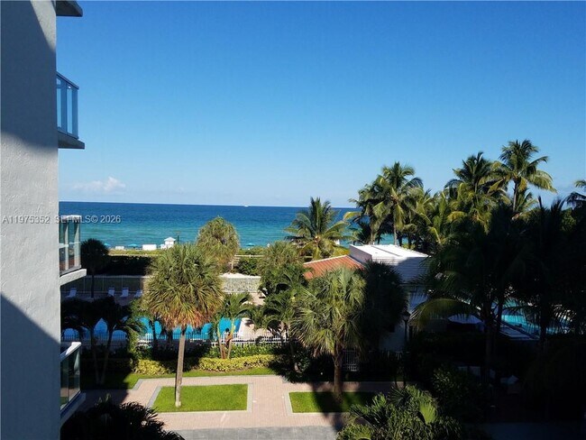 Building Photo - 2457 Collins Ave