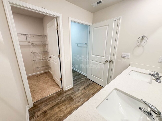 Building Photo - 2136 Montalvan Dr