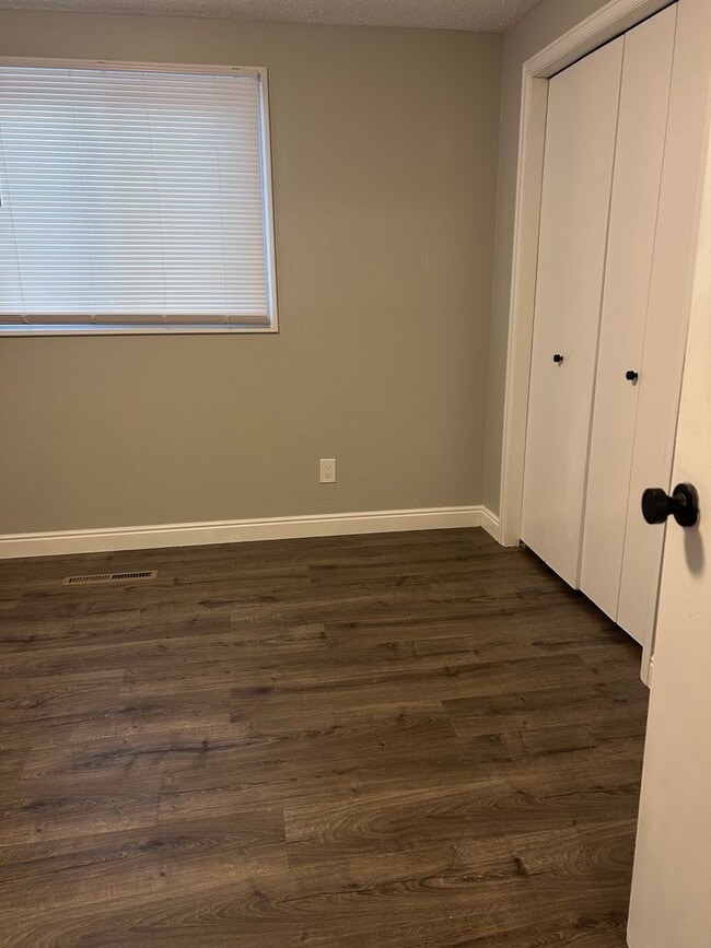 Building Photo - Spacious and Updated 3B in Old Town West!