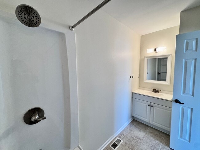 Building Photo - Completely Renovated & Ready 02-25-26! 2 Primary Suites, All Appliances Convey and Dog-Friendly!