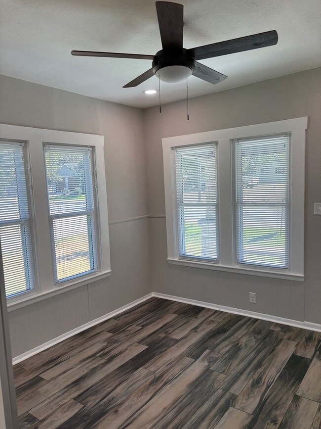 Building Photo - 3 Bedroom 1 Bathroom Downtown Georgetown Home