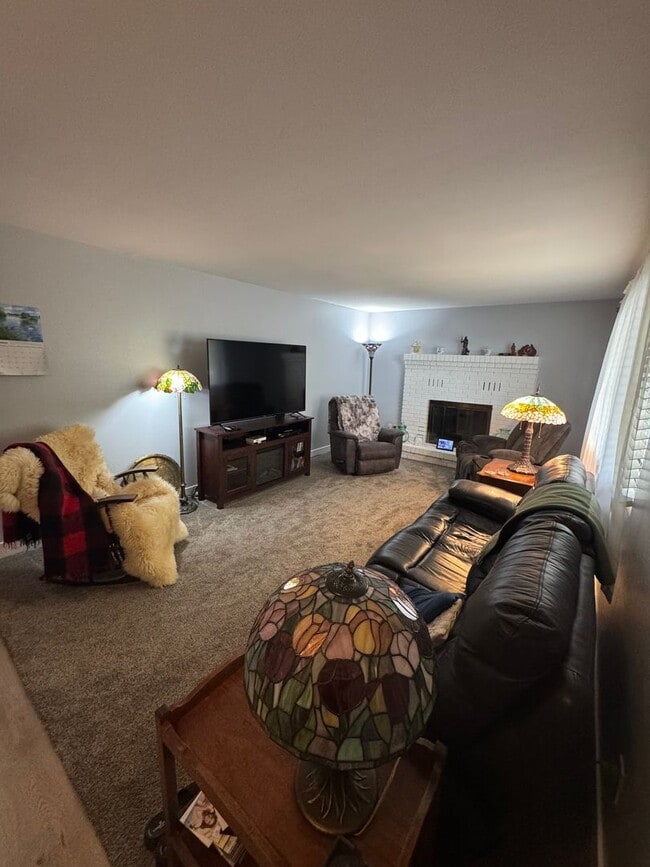 Building Photo - Spacious 4-Bedroom Home in Roosevelt, UT!