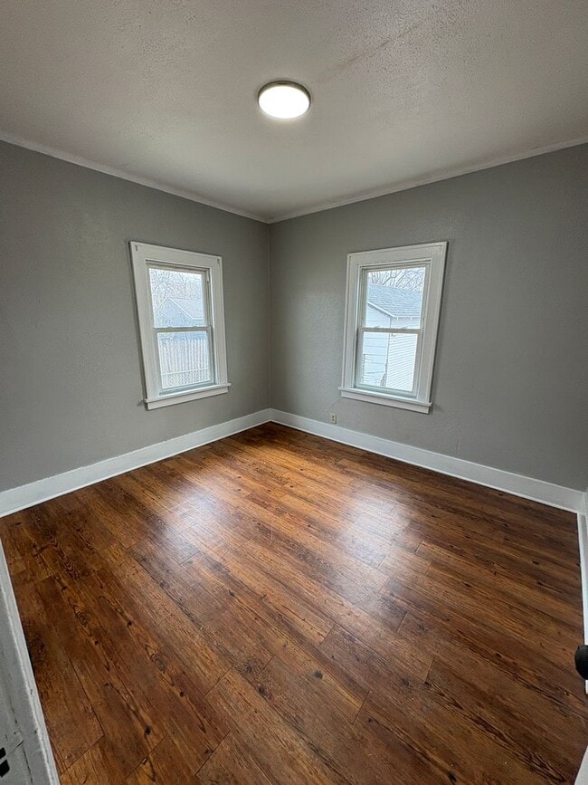 Building Photo - 2 Bedroom / 1 Bathroom Home for Rent!