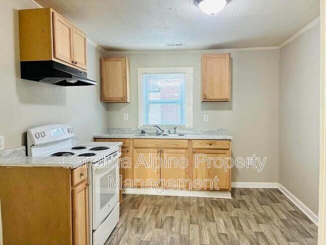 Building Photo - 410 Carolina Ave