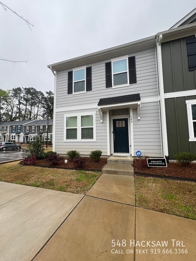 Building Photo - Charming 3-bedroom townhouse