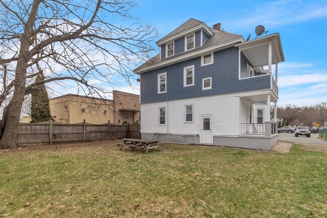 Building Photo - 440 Sumner Ave
