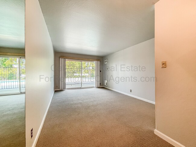 Building Photo - 425 Orange St