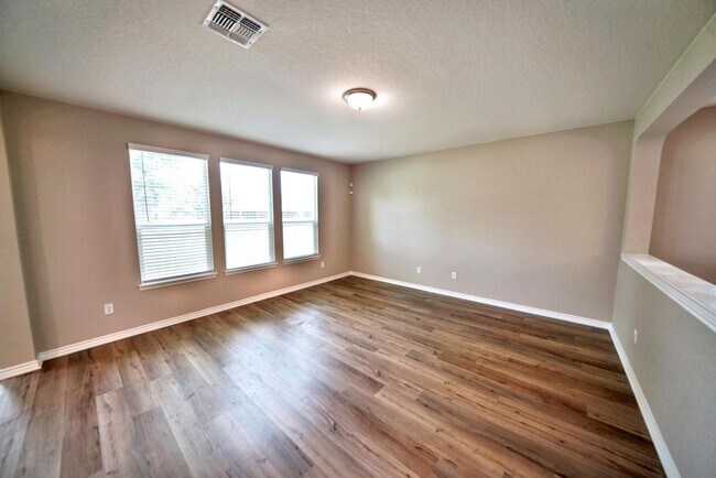 Building Photo - Beautiful 3-Bedroom Home with Flex Space i...