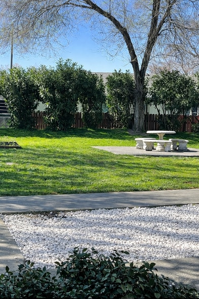 Building Photo - 6627 Blue Heron Dr