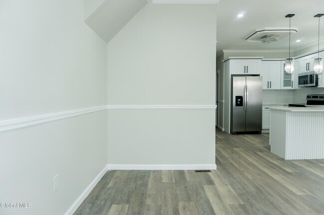 Building Photo - 418 3rd St