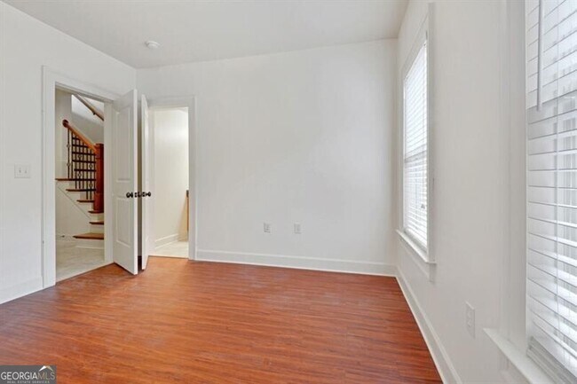 Building Photo - 807 Creekgarden Court