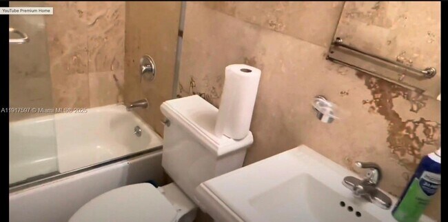 Building Photo - 1856 NE 46th St