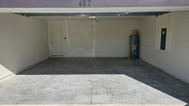 Building Photo - Spacious 4BR Golf Course Home in Beverly H...