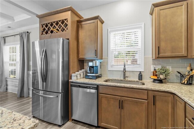 Building Photo - 101 E 6th Ave