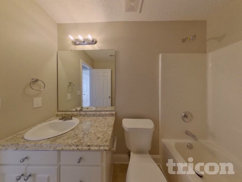 Building Photo - 323 Dexter Pl