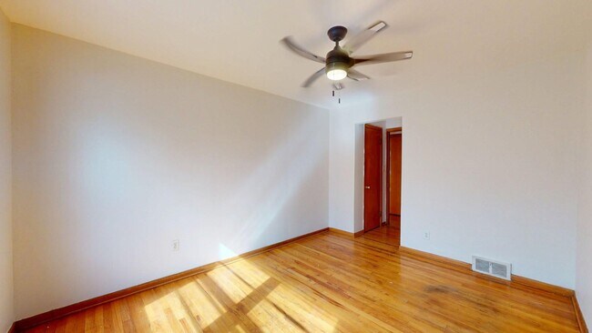 Building Photo - 3239 Silsby Rd