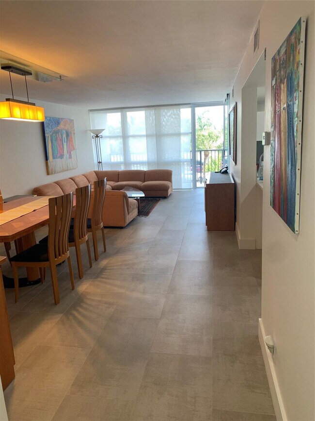 Building Photo - 1000 Parkview Dr